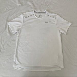 Men’s NIKE MILER dry-fit white t-shirt. Size L